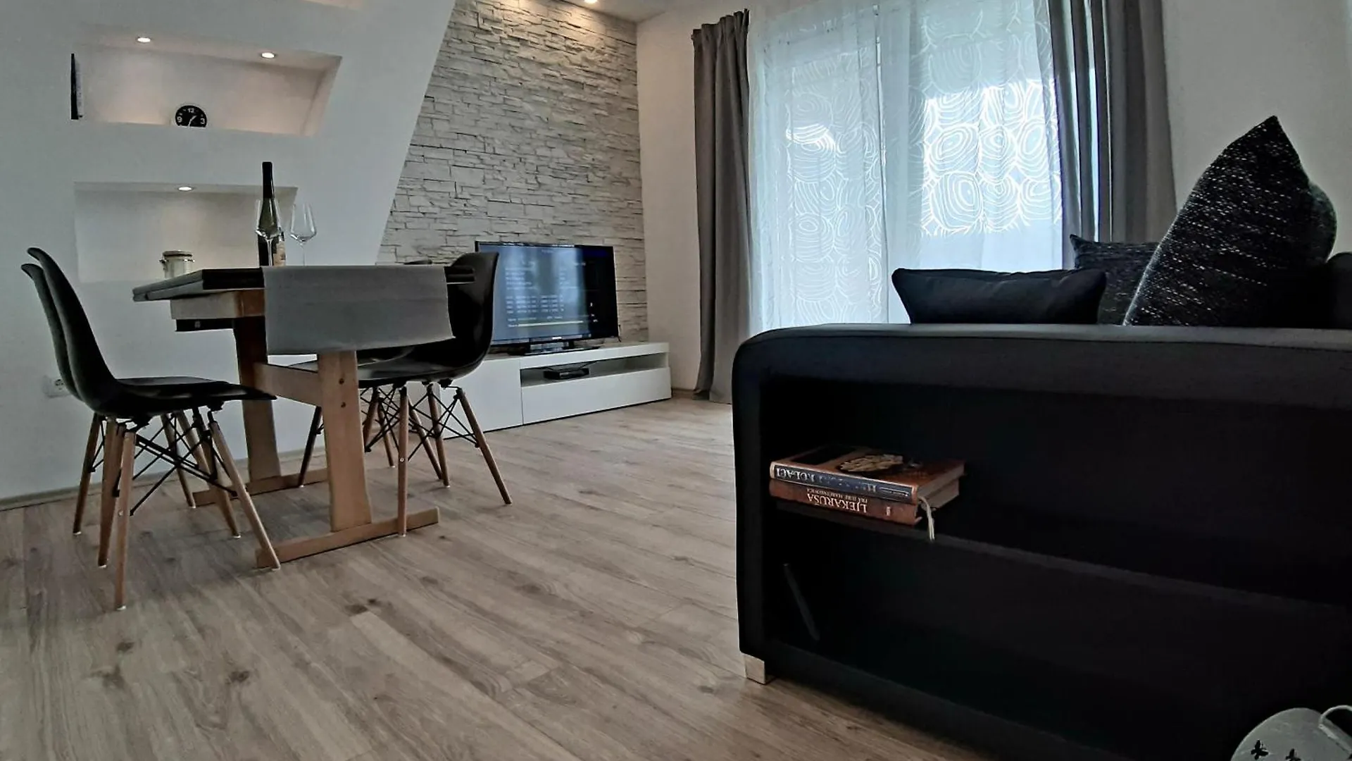 Wohnung Marica Mit Balkon Und Herrlichem Meerblick Supetarska Draga